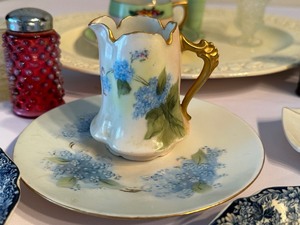 lot 284 image: Variety of Vintage China and Glassware Items