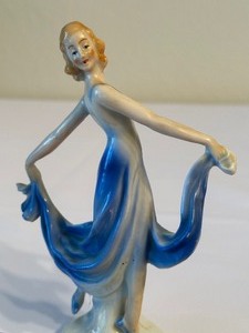 lot 170 image: Vintage Lovely Things