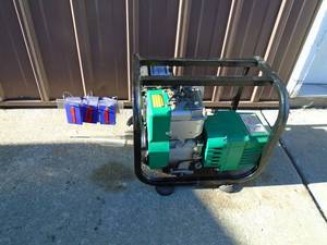 lot 101 image: Briggs & Stratton gas generator. 2250 watts. Tested & works. As shown.