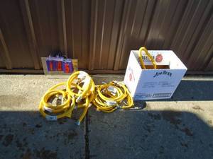 lot 105 image: Box of approx 10 new flexible gas appliance lines. Some with brass adapters. As shown.