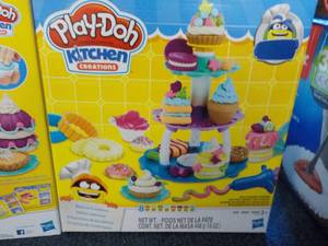 2 Play Doh Kitchen Creations...