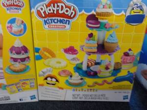 2 Play Doh Kitchen Creations...