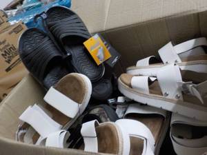 15 pair Womens and Mens Slides v...