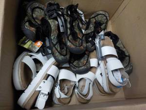 20 Pair Womens and Mens Slides v...
