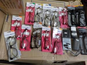 18 Pair Foster Grant Reading Glasse...