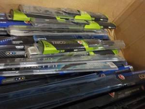 30 Windshield Wipers different bra...