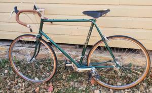 lot 6 image: TREK Bicycle