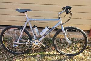 lot 10 image: Cannondale Bicycle