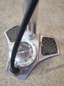 lot 31 image: Air Tool tire pump