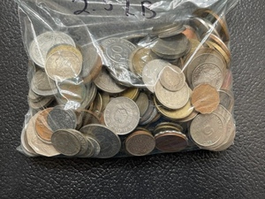 2.5 Pounds Foreign Coins