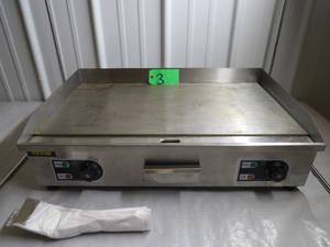 lot 3 image: Vevor Commercial Electric Griddle Countertop Griddle Grill 26 Countertop Grill