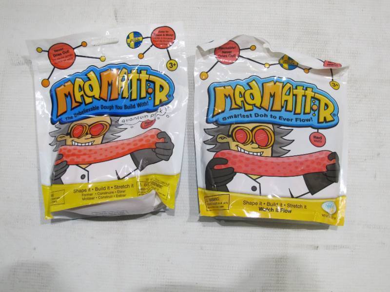 lot 975 image: 2 10z packs of Mad Mattr Quantum Pack - Red Mattr Dough