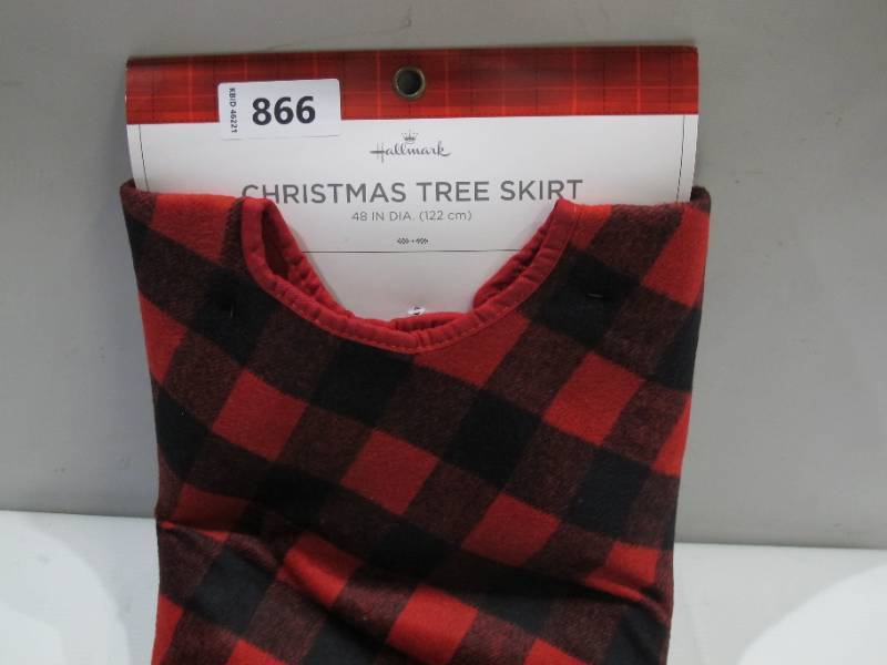 lot 866 image: NEW Hallmark REDBLACK Buffalo Check Plaid TREE SKIRT 48 - Reindeer