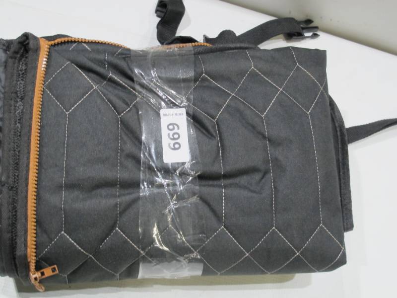 lot 646 image: 4-in-1 Multi-Use Pet Car Seat Cover 1562202