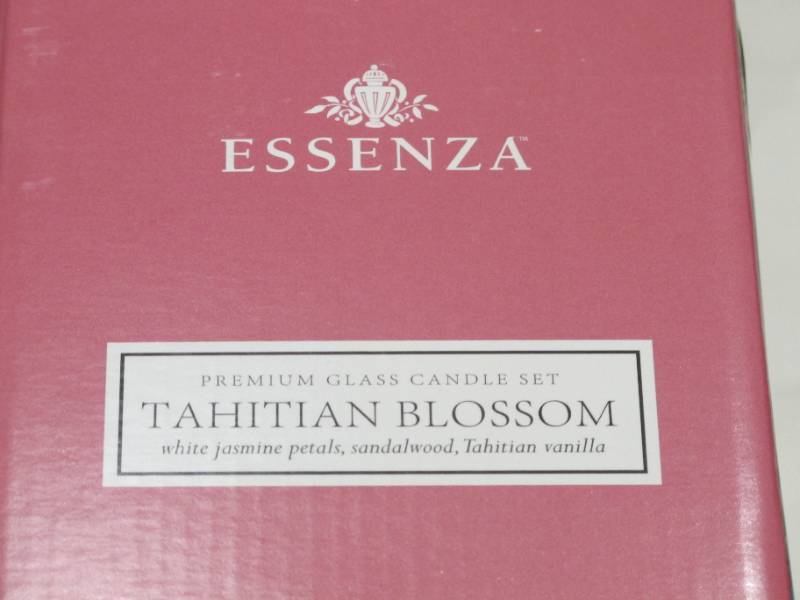 lot 688 image: NEW ESSENZA TAHITIAN BLOSSOM PREMIUM CANDLE SET, 2 PACK x 17 OZ