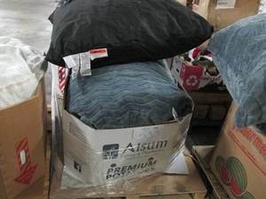 lot 533 image: Pallet of 3 Lounge and Co Foam Crash Pads - Issues