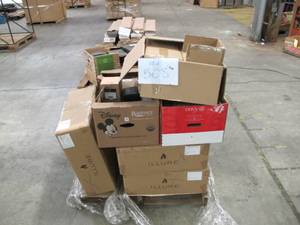 lot 508 image: Pallet of Pallet of Untested Illure Candles and Miscellaneous Items