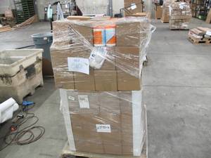lot 510 image: Pallet of Roughly 100 boxes of 250 Pur Vinyl Disposable Gloves (12,500 Pairs) One Size Fits Most White Powder Free