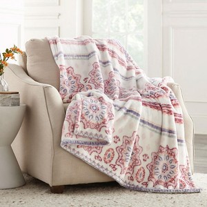 lot 570 image: Members Mark Lounge Throw, 60 x 70 - Color Soraya Medallion