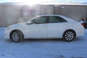 2014 Toyota Camry XLE Hybrid - 2 OWNERS
