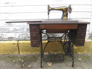 lot 461 image: (UE5) Vintage Singer Cabinet Manual...