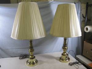 lot 5 image: (EC1) Pair of Table Lamps - 30 12...