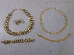 lot 17 image: (CNTR) Gold in Color Necklaces Brac...