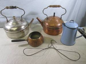 lot 37 image: (D-1T) Vintage Metal Kettles Pitche...