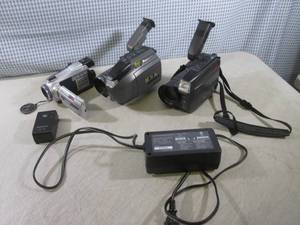 lot 40 image: (BS) Video Cameras - Sony - Panason...