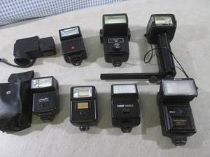 lot 41 image: (CSB) Assorted Camera Flashes - Min...