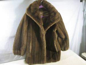 lot 50 image: (H-2) Sears The Fashion Place Faux ...