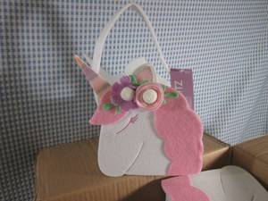 lot 85 image: (EW6) Case of 12 Foam Unicorn Easte...