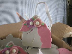 lot 91 image: (EW6) Case of 12 Foam Unicorn Easte...