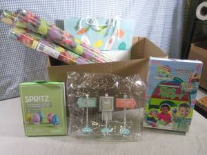 lot 92 image: (EW4) Box of Asorted Easter - Wrapp...