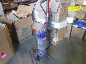 lot 95 image: (BS) Dyson DC41 Vacuum - Working...