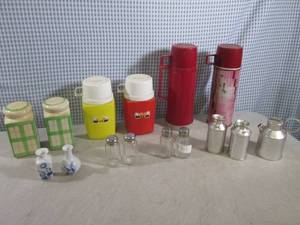 lot 108 image: (EW6) Assorted Vintage - Thermos - ...