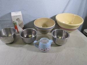 lot 110 image: (CS) Assorted Kitchen - 2 Vintage S...