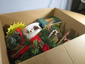lot 129 image: (EW3) Box of Assorted Christmas Dec...