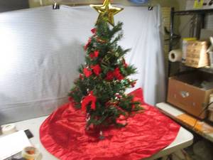 lot 132 image: (EW7) 3ft Lightup Christmas Tree wi...