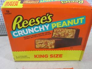lot 180 image: (B-2) Box of 18 Reeses Crunchy Pea...