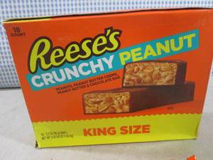 lot 182 image: (B-2) Box of 18 Reeses Crunchy Pea...