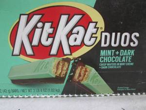 lot 183 image: (B-1) Box of 24 Kit Kat Duos Mint ...