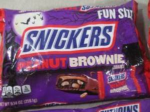 lot 191 image: (B-1) 4 Bags Snickers Peanut Browni...