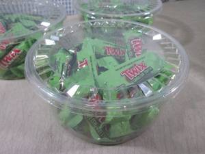 lot 207 image: (B-3) 3 - 1 Pound Containers Twix G...