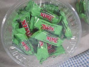 lot 209 image: (B-3) 3 - 1 Pound Containers Twix G...