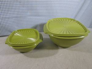 lot 237 image: (CS) 2 Vintage Tupperware Bowls wit...