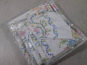 lot 238 image: (BS) Table Cloth with 18 Matching N...