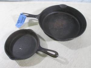 lot 260 image: (RM1) Griswold Cast Iron Pan and 6...