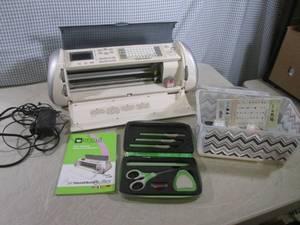 lot 271 image: (FS) Cricut Expression Provo Craft ...