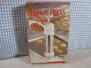 lot 289 image: (BS) Cookie Press and Decoration Se...